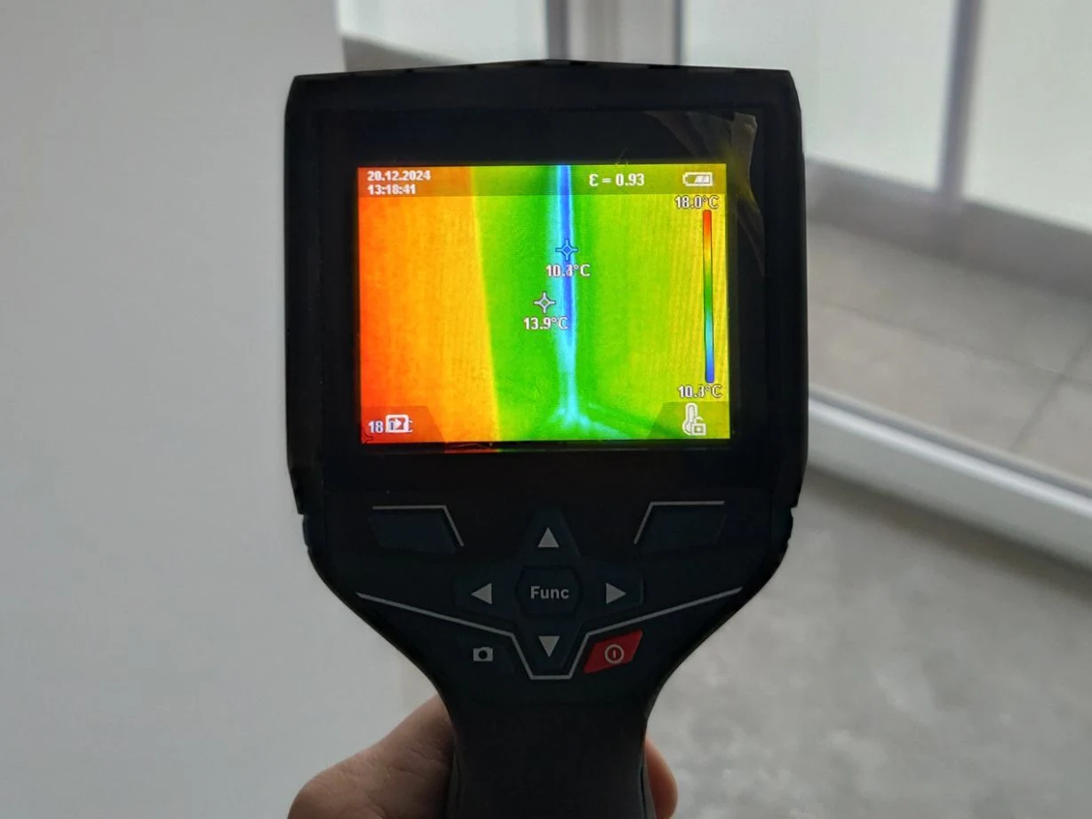 kamera termowizyjna wykrywająca mostki termiczne w mieszkaniu
